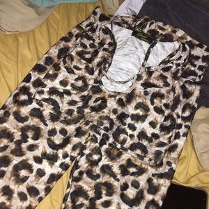Leopard sports bra w leopard leggings
